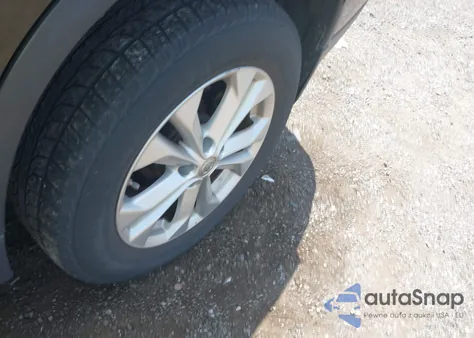 2015 Nissan Rogue Sv z USA, uszkodzony, nr VIN 5N1AT2MV8FC899870